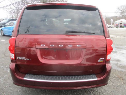Used 2017 Dodge Grand Caravan SXT image 3