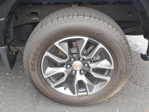 Used 2024 Chevrolet Silverado 1500 LT AWD/4WD image 7