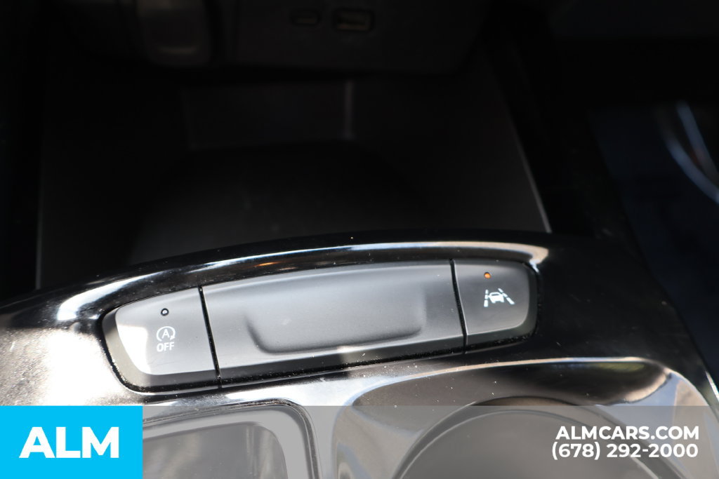 Used 2025 Chevrolet Trax LT FWD image 31