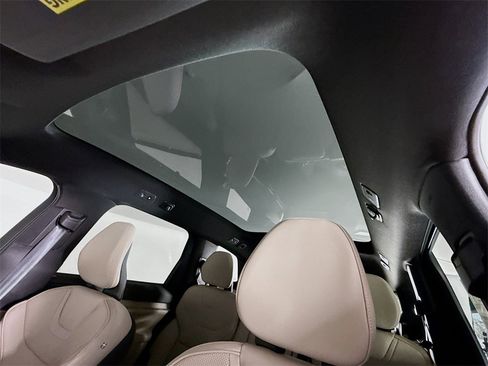New 2025 Volvo EX90 Plus image 22