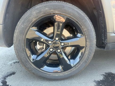 Used 2024 Jeep Grand Cherokee L Altitude AWD/4WD image 47