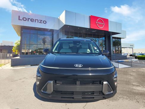 Used 2024 Hyundai Kona SEL image 2