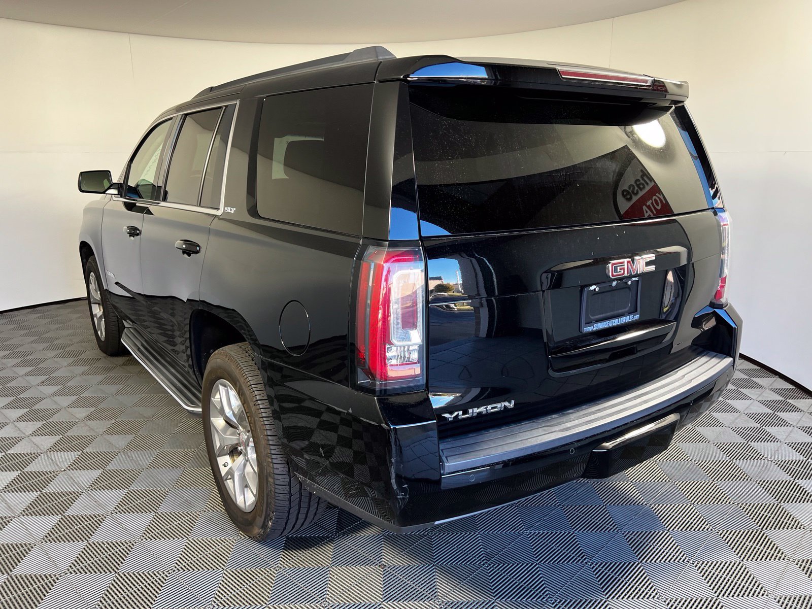 Used 2018 GMC Yukon SLT w/ Open Road Package AWD/4WD image 7