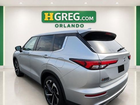 Used 2024 Mitsubishi Outlander SE AWD/4WD image 2