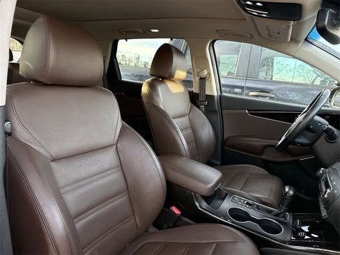 Used 2019 Kia Sorento SX w/ SX Touring Package image 12