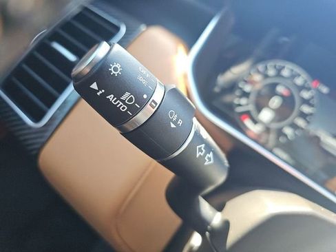 Used 2022 Land Rover Range Rover Sport SVR image 17