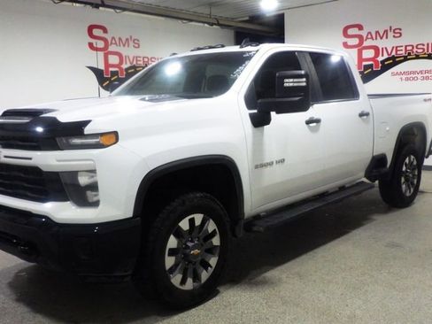 Used 2025 Chevrolet Silverado 2500 Custom w/ Custom Value Package AWD/4WD image 1