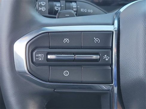 Used 2025 GMC Acadia Elevation image 10