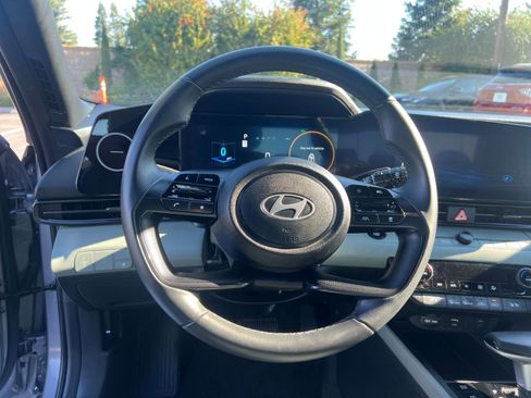 Used 2025 Hyundai Elantra Limited image 35