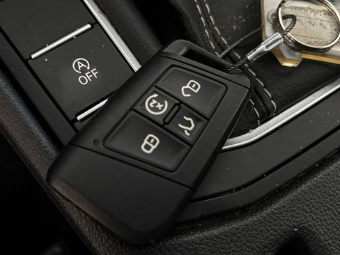 Used 2025 Volkswagen Jetta SE image 22