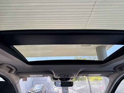 New 2026 Nissan Kicks SR w/ SR Premium Package FWD image 17