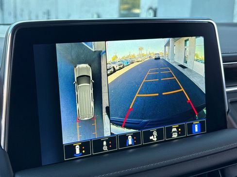 Used 2022 Chevrolet Tahoe LT w/ Luxury Package image 27