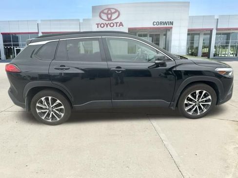 Used 2025 Toyota Corolla Cross XLE w/ Convenience Package AWD/4WD image 4