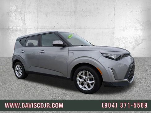 Used 2023 Kia Soul LX w/ Option Group 015 FWD image 1
