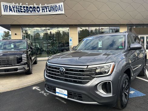 Used 2024 Volkswagen Atlas SE image 1