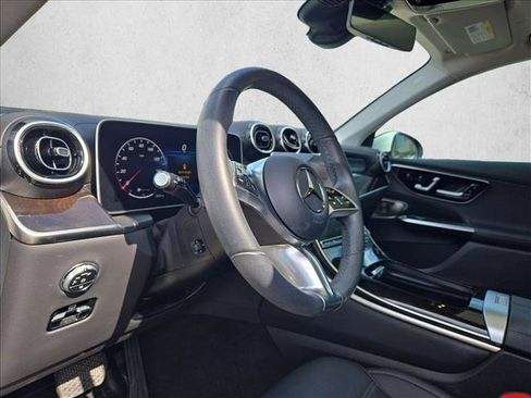 Used 2023 Mercedes-Benz GLC 300 4MATIC image 9