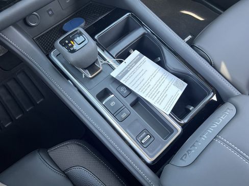 New 2026 Nissan Pathfinder SL image 8