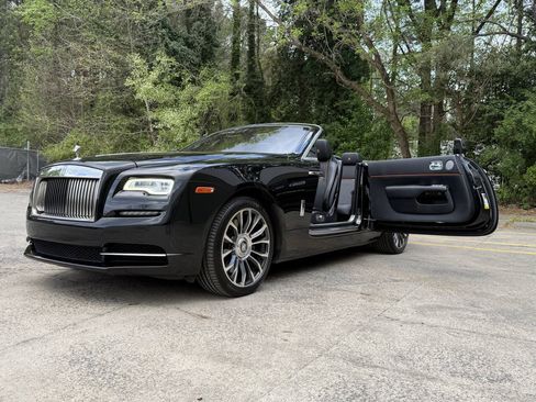 Used 2018 Rolls-Royce Dawn RWD image 19