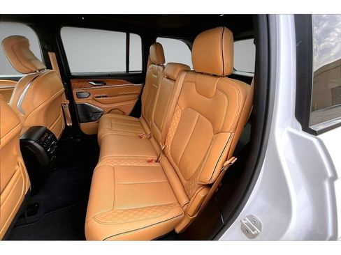 Used 2023 Jeep Grand Cherokee Summit AWD/4WD image 35