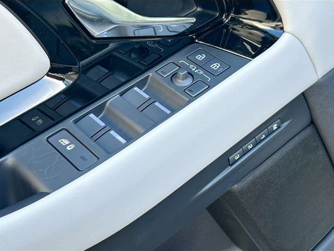 New 2026 Land Rover Range Rover Evoque S image 16