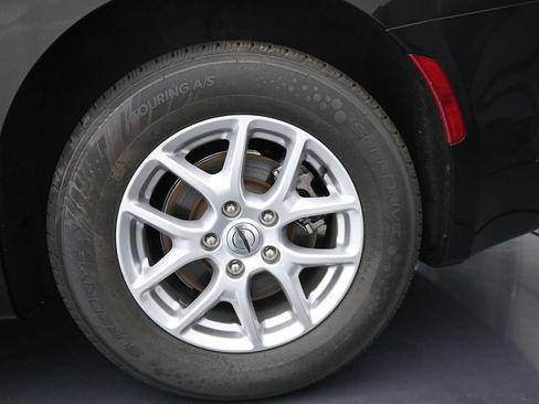 Used 2023 Chrysler Pacifica Touring-L FWD image 15