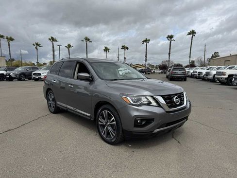 Used 2020 Nissan Pathfinder Platinum image 16