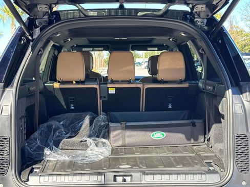 New 2025 Land Rover Discovery Dynamic SE image 11