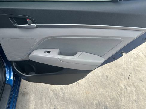 Used 2017 Hyundai Elantra SE FWD image 14