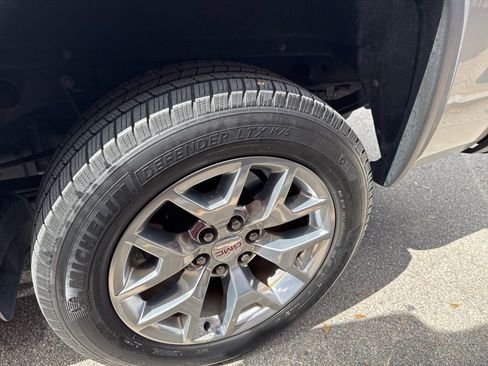 Used 2018 GMC Sierra 1500 SLT w/ SLT Premium Package image 13