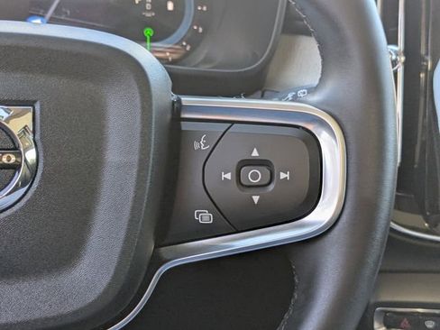 Certified 2025 Volvo XC40 B5 Core image 34