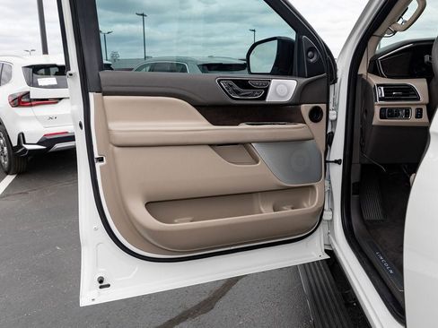 Used 2024 Lincoln Navigator L Reserve AWD/4WD image 20