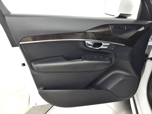 Used 2019 Volvo XC90 T5 Momentum w/ Multimedia Package AWD/4WD image 15