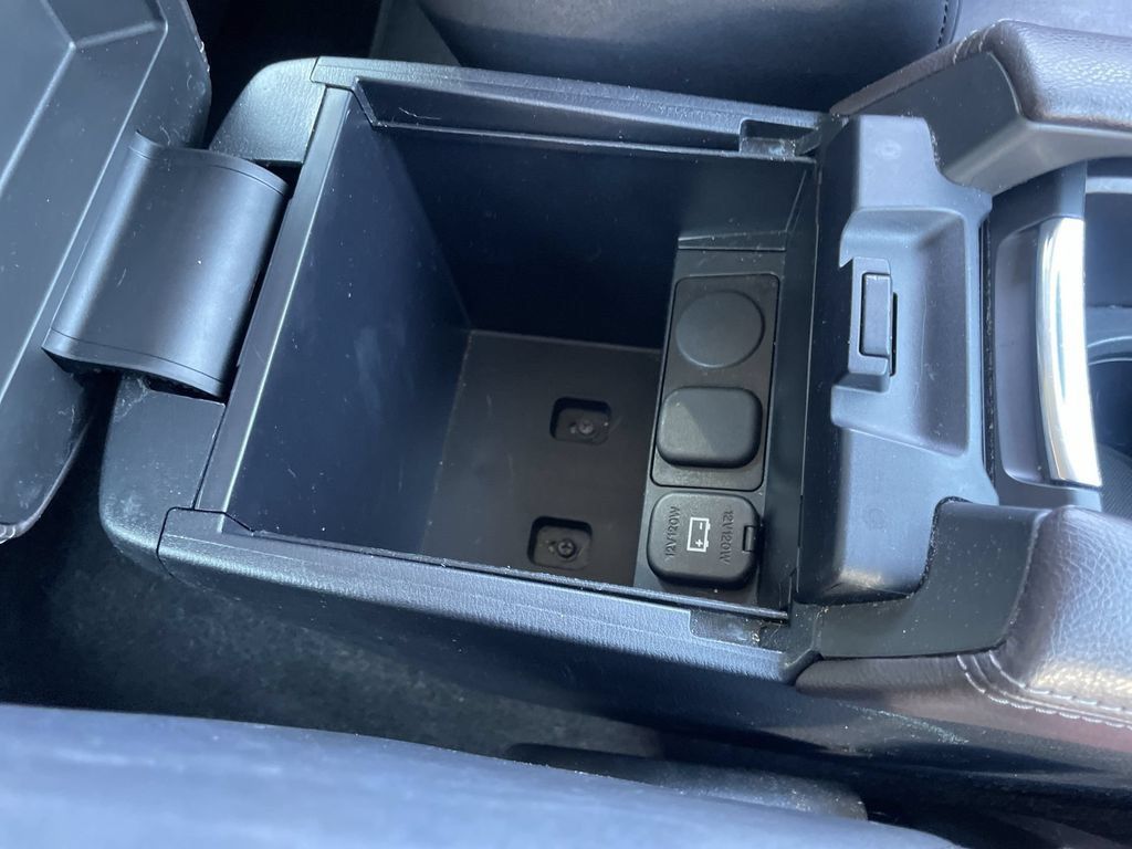 Used 2018 MAZDA MAZDA3 Touring FWD image 31
