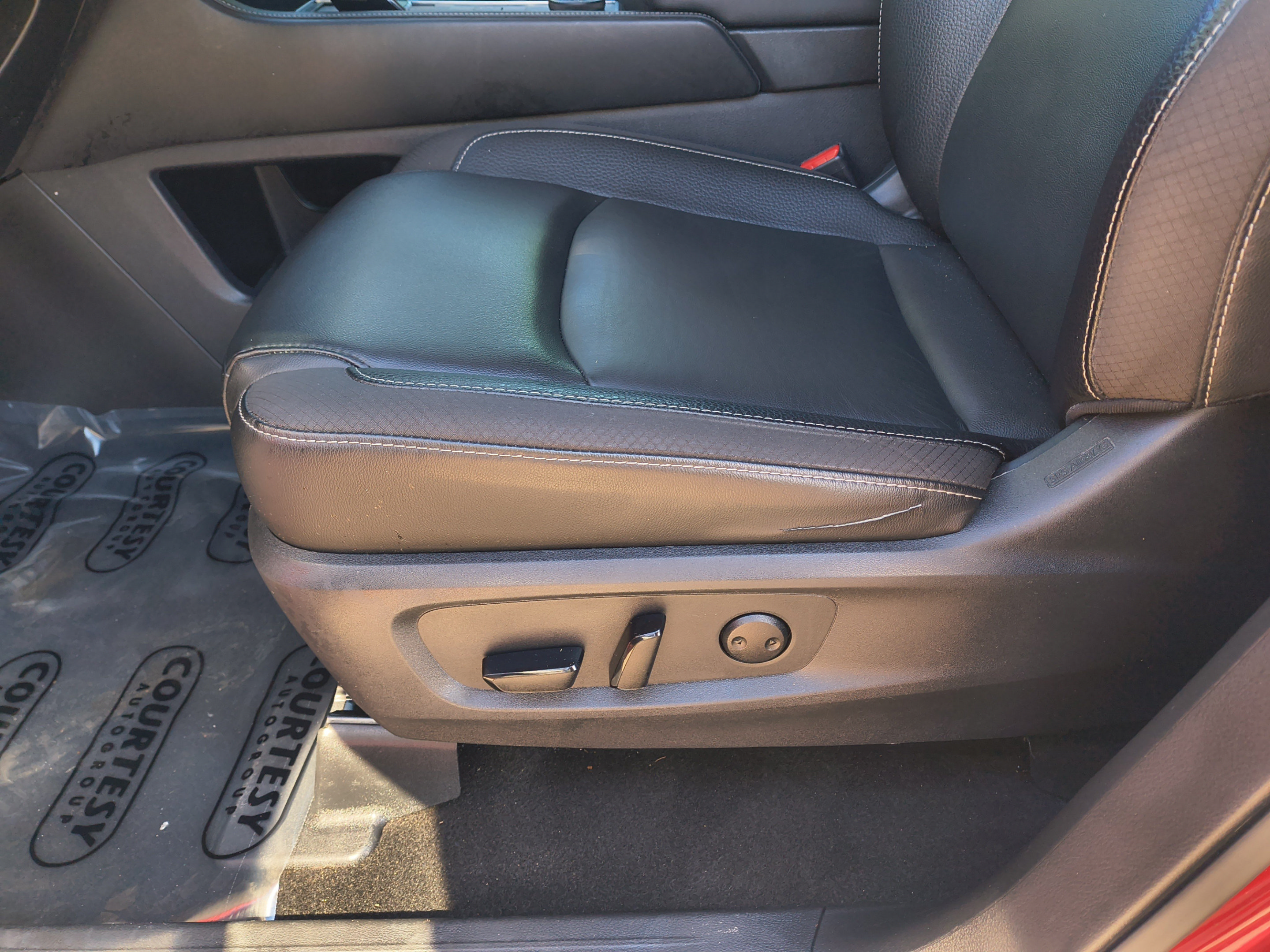 Certified 2023 Nissan Pathfinder SL w/ Black Appearance Package AWD/4WD image 20
