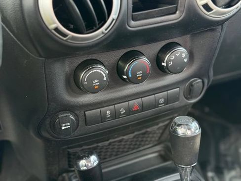 Used 2018 Jeep Wrangler Rubicon AWD/4WD image 24