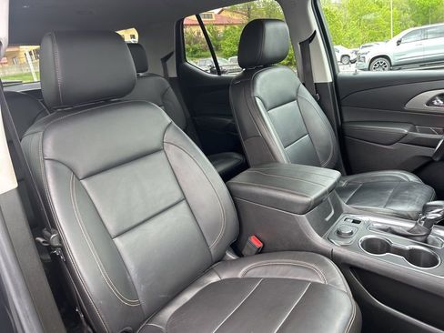 Used 2021 Chevrolet Traverse LT w/ LT Premium Package FWD image 50