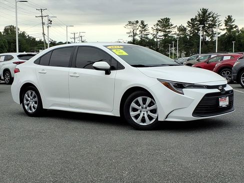 Used 2024 Toyota Corolla LE FWD image 2