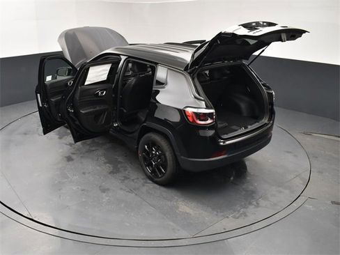 New 2026 Jeep Compass Latitude image 28