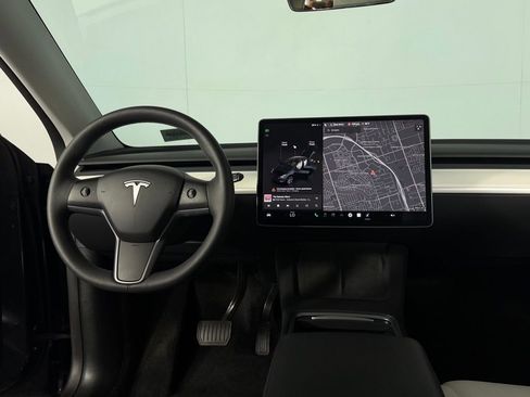 Used 2024 Tesla Model Y Long Range image 12