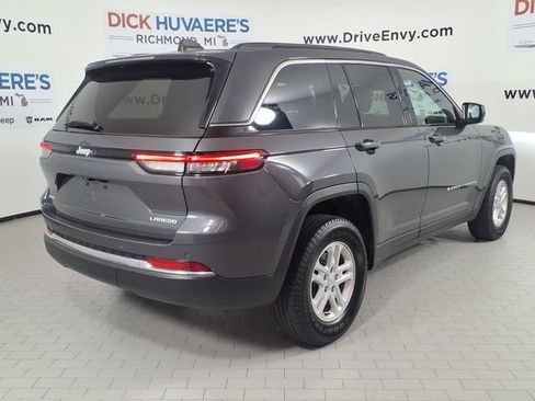 Used 2024 Jeep Grand Cherokee Laredo w/ Luxury Tech Group I AWD/4WD image 4