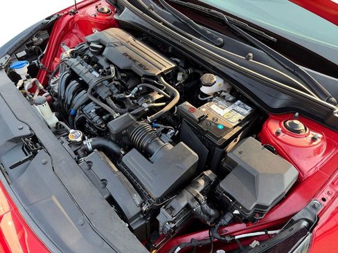 Used 2021 Hyundai Elantra Limited FWD image 30