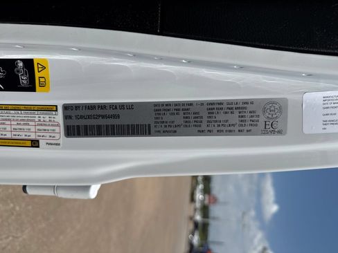 Used 2023 Jeep Wrangler Unlimited Sahara AWD/4WD image 30