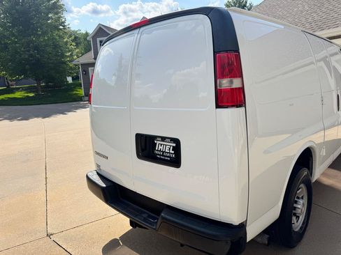 Used 2017 Chevrolet Express 2500 RWD image 29