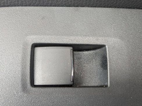 Used 2019 Toyota RAV4 LE FWD image 25