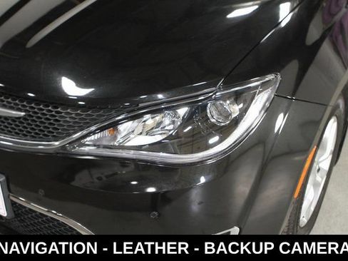 Used 2020 Chrysler Pacifica Touring-L Plus w/ Tire & Wheel Group FWD image 9