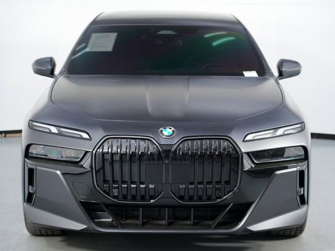 Used 2025 BMW 740i w/ Premium Package image 60