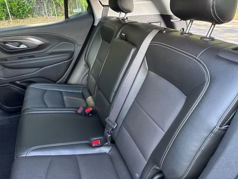 Used 2024 GMC Terrain SLT image 25