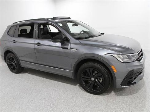 Certified 2024 Volkswagen Tiguan SE R-Line image 1