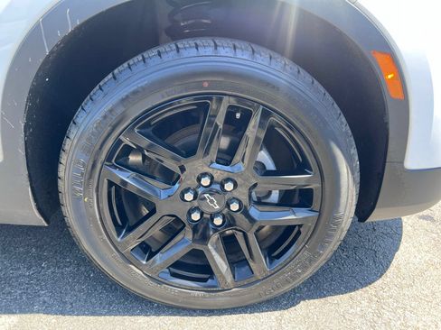 Used 2019 Chevrolet Blazer LT FWD image 19