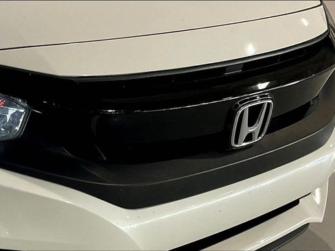 Used 2019 Honda Civic Touring image 32